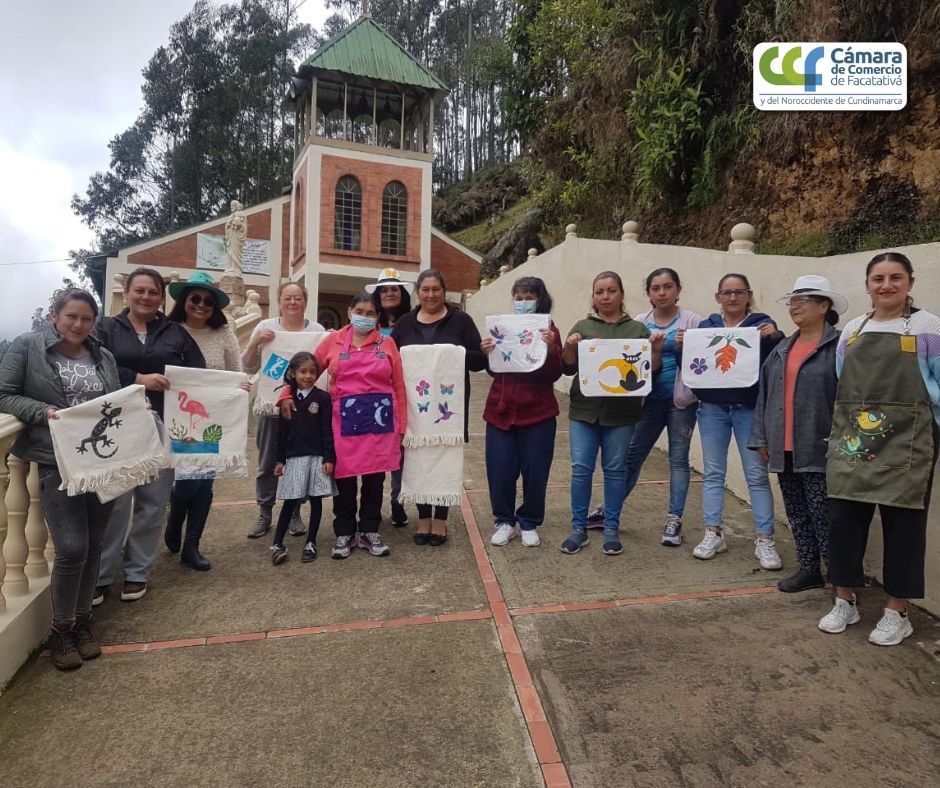 CON GRAN SATISFACCIÓN TERMINAMOS EL TALLER DE FORMACIÓN ARTESANAL, EN PINTURA EN TELA, EN EL VINO 28.10.22